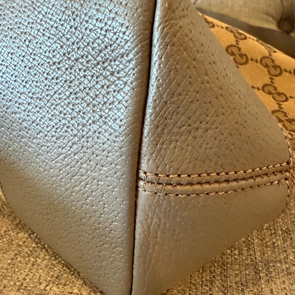 Gucci GG Canvas Bree Leather Line Crossbody Bag in light gray - Picture 8 of 14